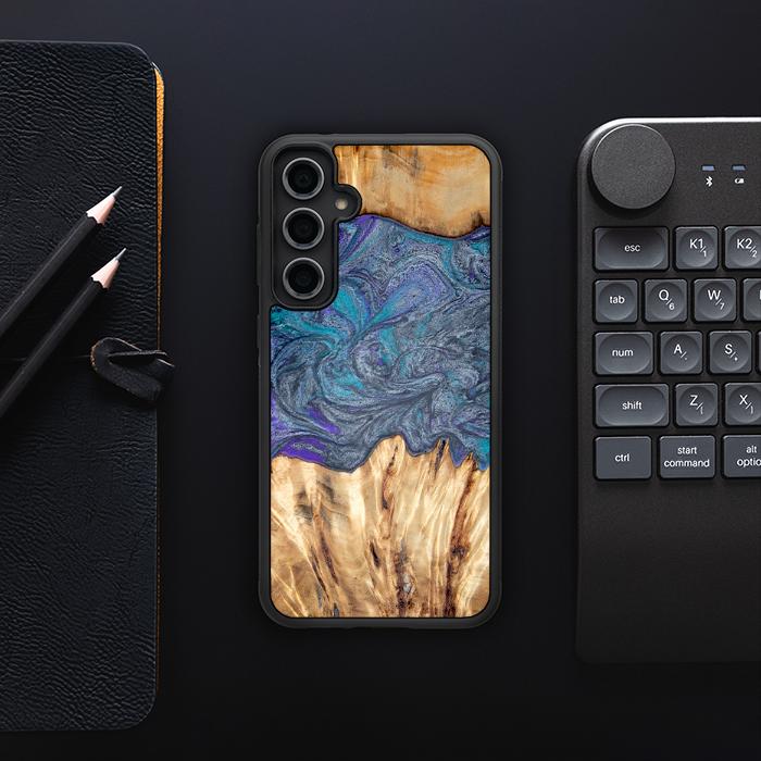 Samsung Galaxy S23 FE Handyhülle aus Harz und Holz - Synergy#D132