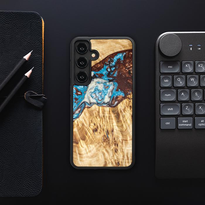 Samsung Galaxy S24 Plus Handyhülle aus Harz und Holz - Synergy#B12