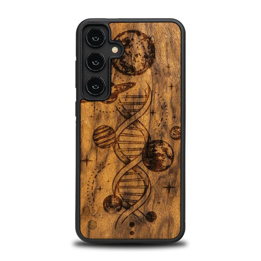 Samsung Galaxy S24 Plus Handyhülle aus Holz – Space DNA (Imbuia)