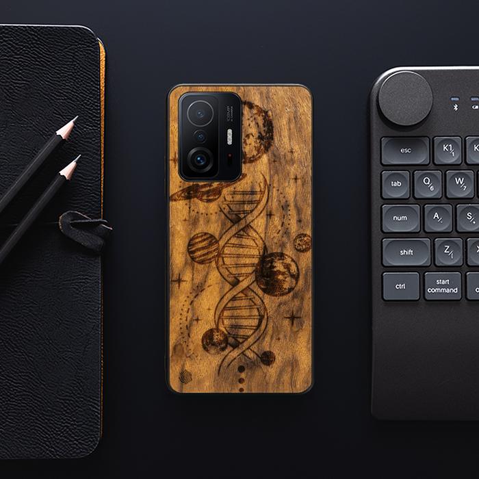 Xiaomi 11T / 11T Pro Handyhülle aus Holz – Space DNA (Imbuia)