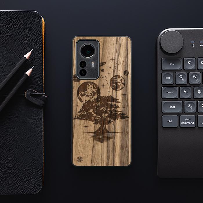 Xiaomi 12 Pro Handyhülle aus Holz - Galaktischer Garten