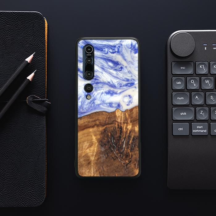 Xiaomi Mi 10 Handyhülle aus Kunstharz und Holz - SYNERGY#B04