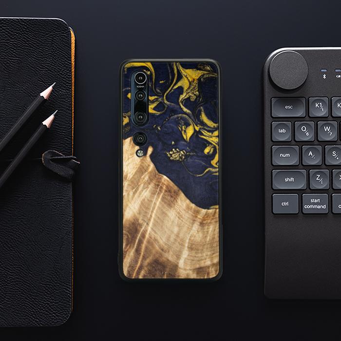 Xiaomi Mi 10 Handyhülle aus Kunstharz und Holz - SYNERGY#C26