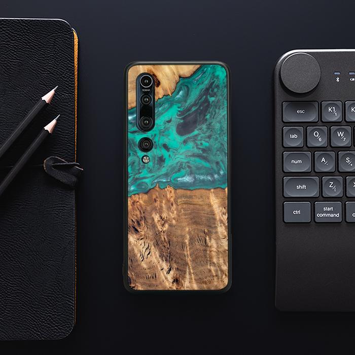 Xiaomi Mi 10 Handyhülle aus Kunstharz und Holz - Synergy#D108