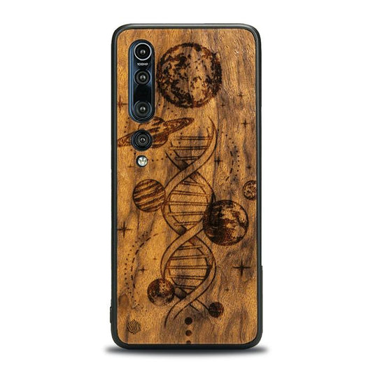 Xiaomi Mi 10 Handyhülle aus Holz - Space DNA (Imbuia)