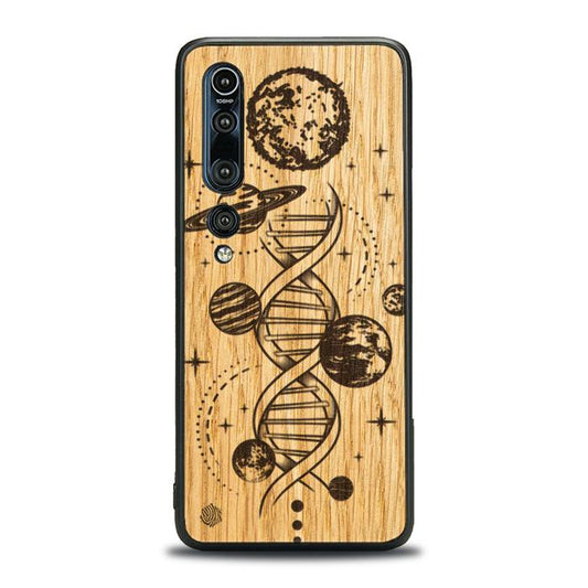 Xiaomi Mi 10 Handyhülle aus Holz – Space DNA (Eiche)