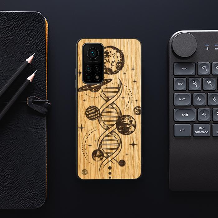 Xiaomi Mi 10T / 10T Pro Handyhülle aus Holz – Space DNA (Eiche)