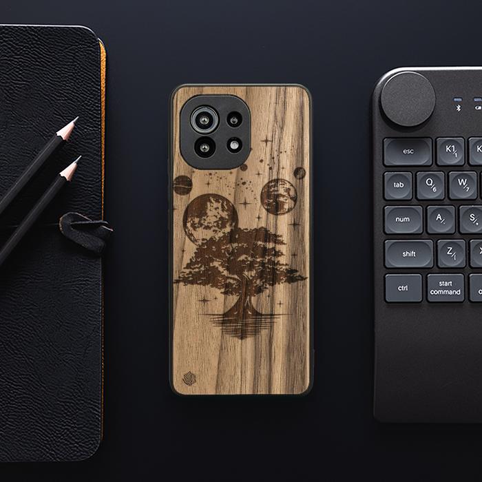 Xiaomi Mi 11 Handyhülle aus Holz - Galaktischer Garten