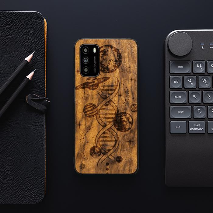 Xiaomi POCO M3 Drewniane etui na telefon - kosmiczne DNA (Imbuia)